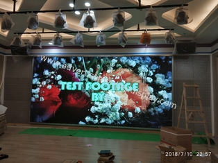 কাস্টম স্ক্রিন আকার এবং 10000H লাইফ টাইমের জন্য মডুলার LED বিজ্ঞাপন বোর্ড